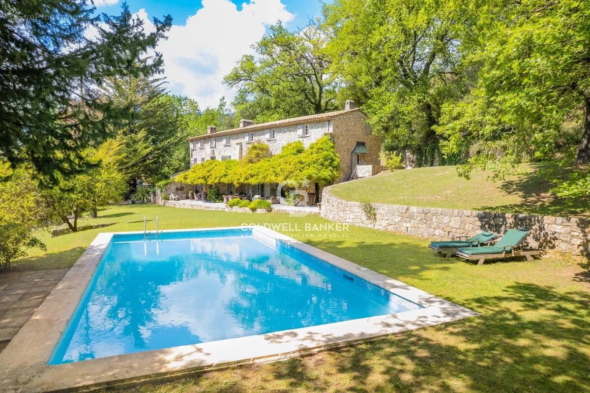 Maison à CHATEAUNEUF-GRASSE