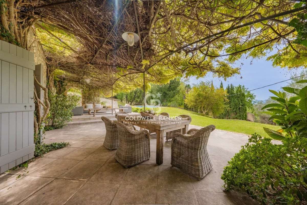 Maison à CHATEAUNEUF-GRASSE