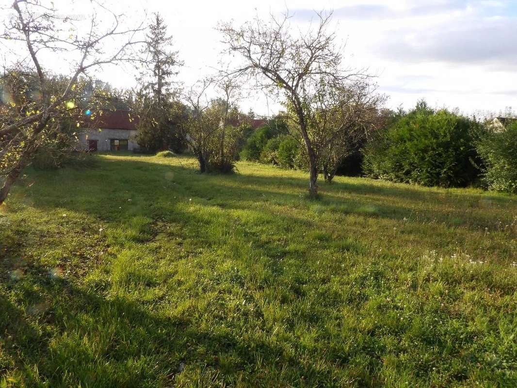 Terrain à AULNAY-LA-RIVIERE