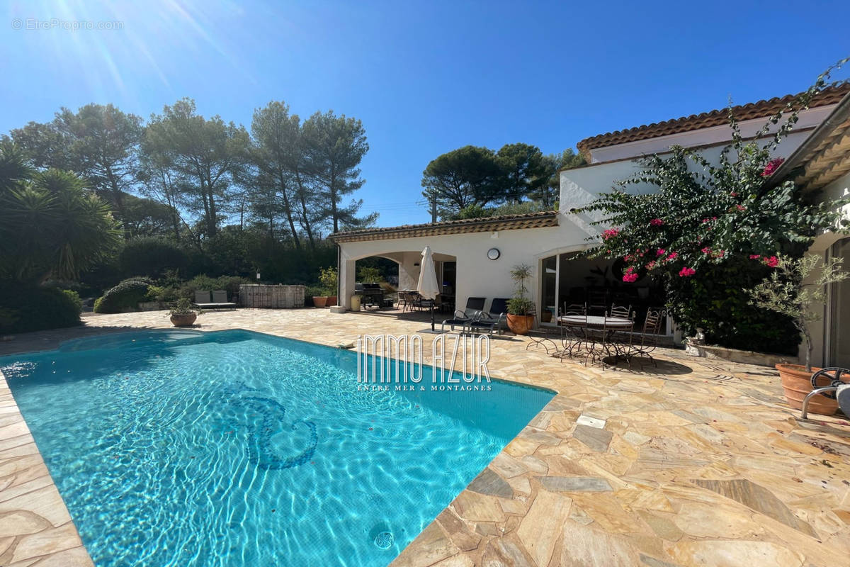 Maison à TOURRETTES-SUR-LOUP