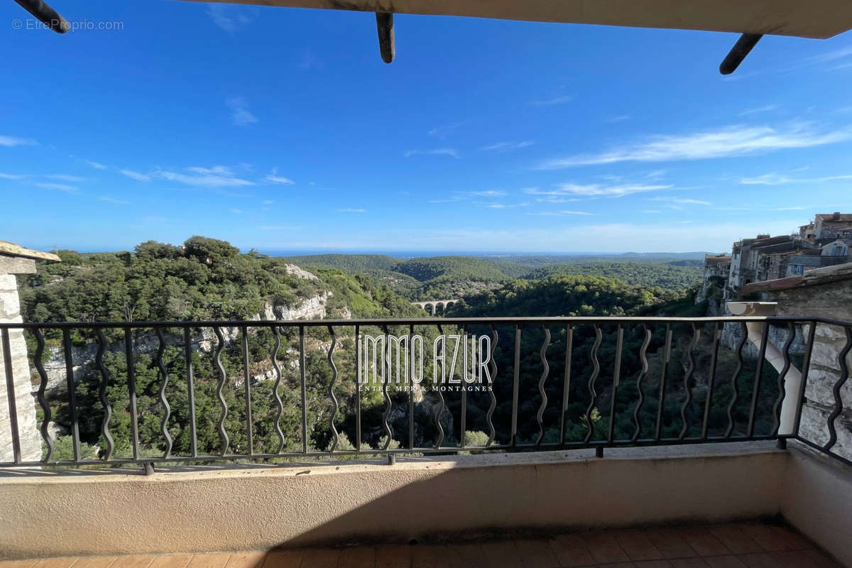 Appartement à TOURRETTES-SUR-LOUP