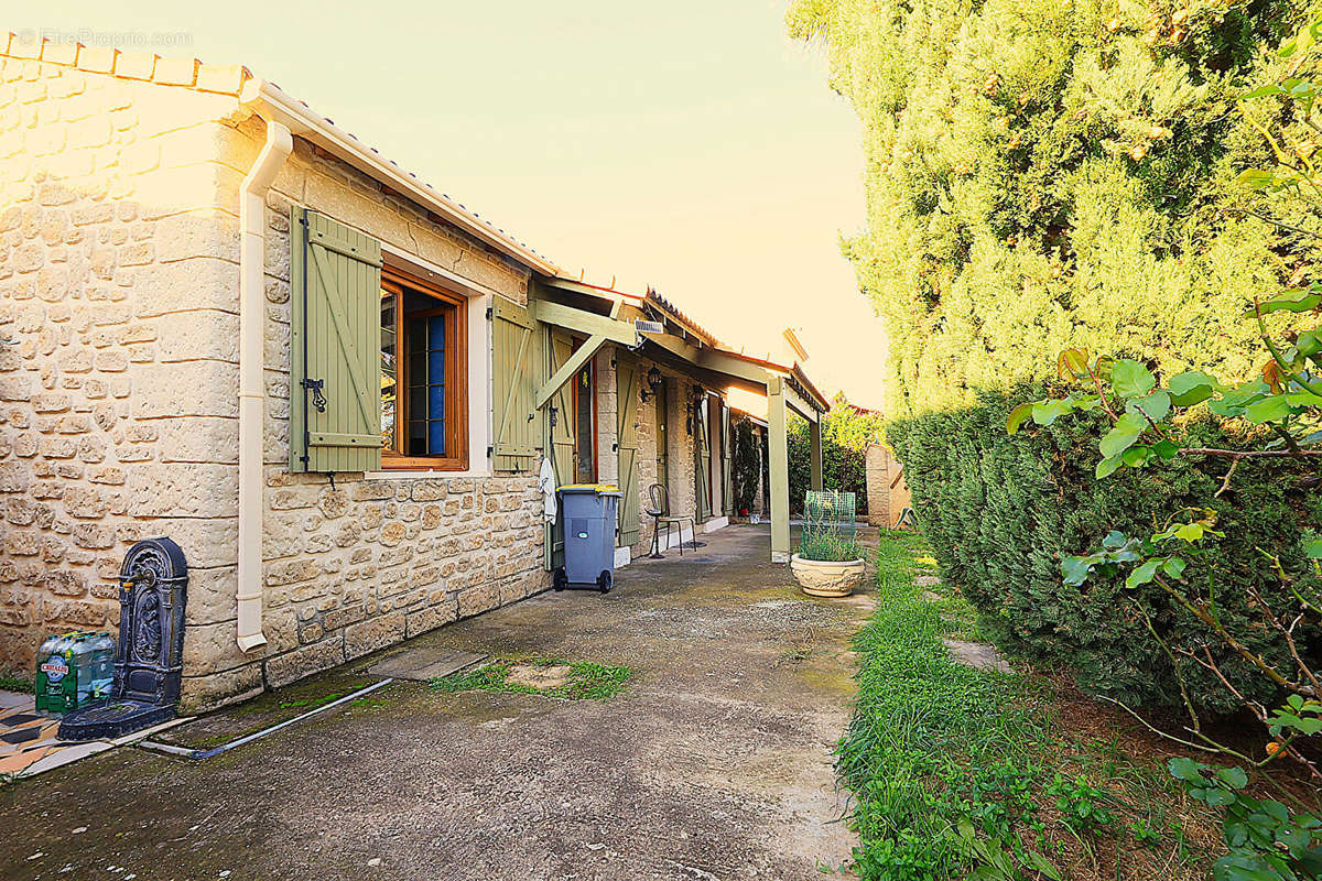 Maison à MAUGUIO