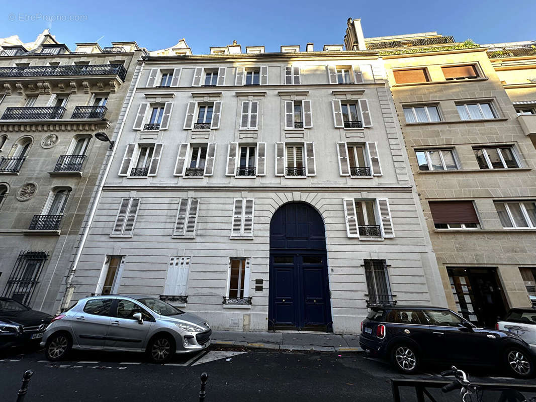 Appartement à PARIS-16E