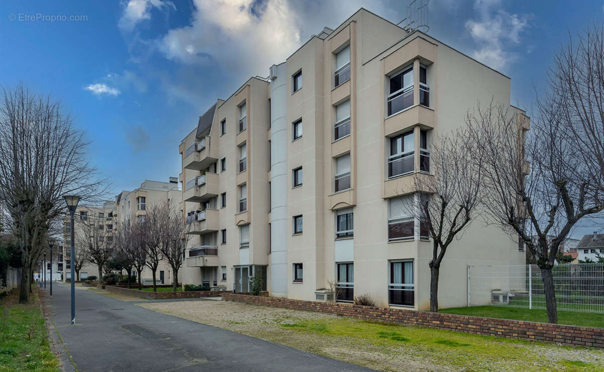 Appartement à L&#039;HAY-LES-ROSES