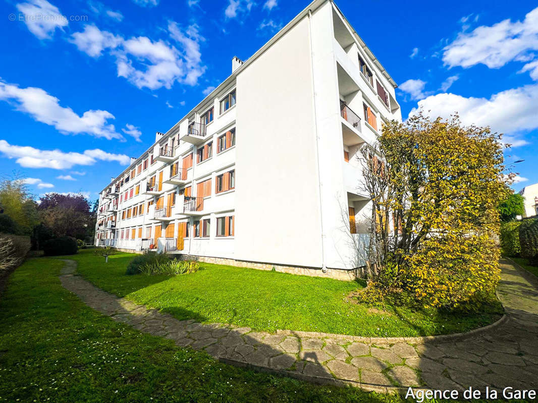 Appartement à HOUILLES