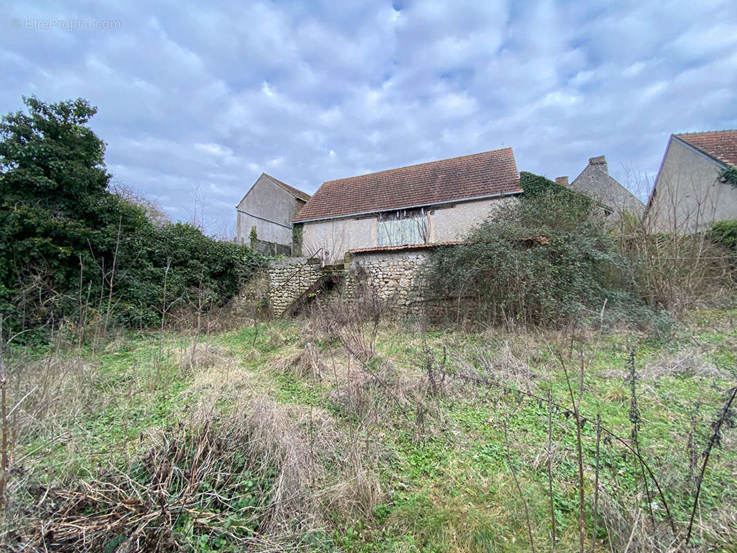 Maison à TAVERS