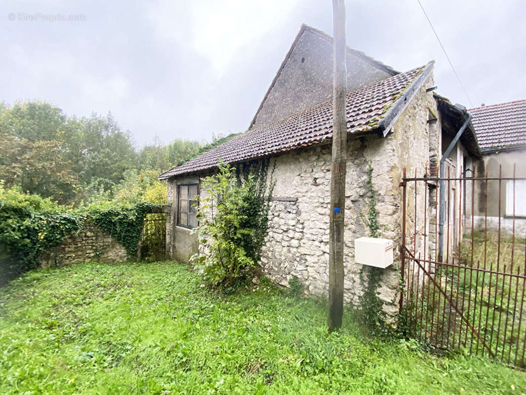 Maison à TAVERS