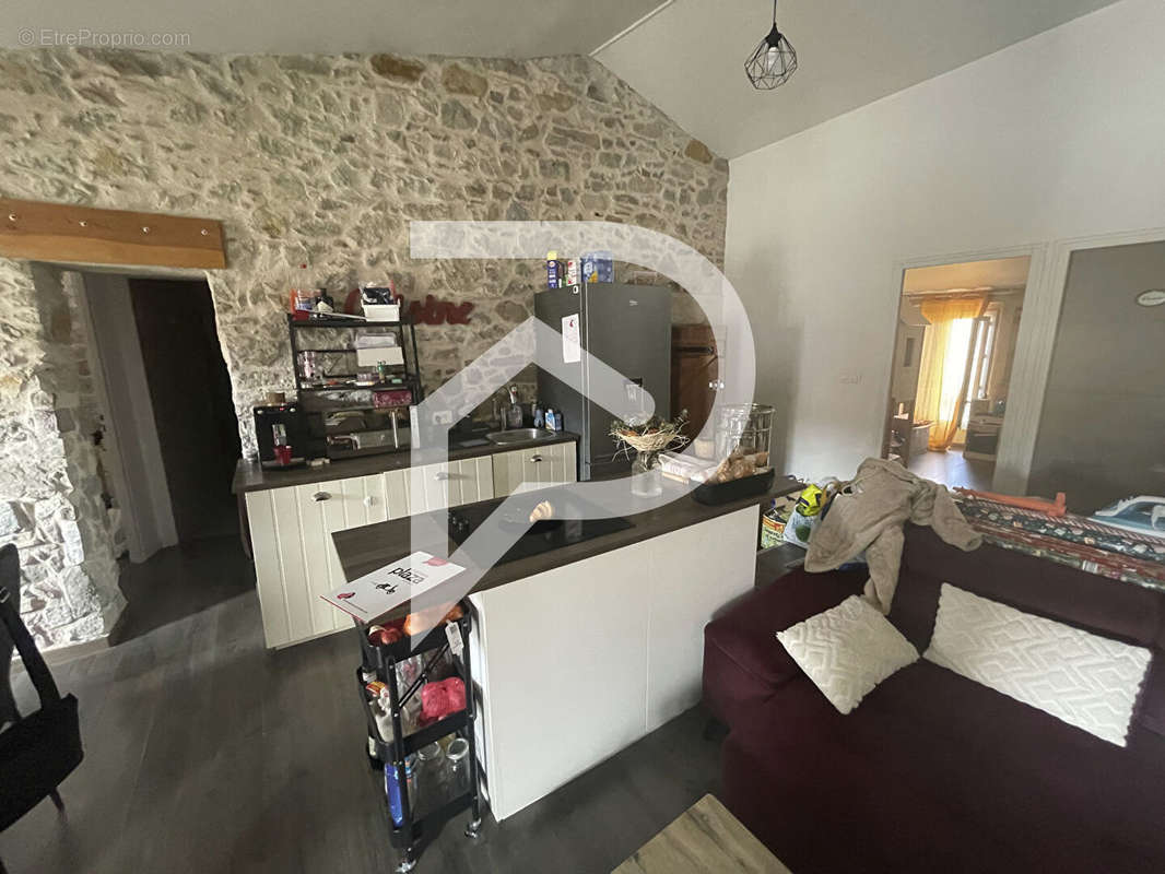 Appartement à ROQUEBRUNE-SUR-ARGENS