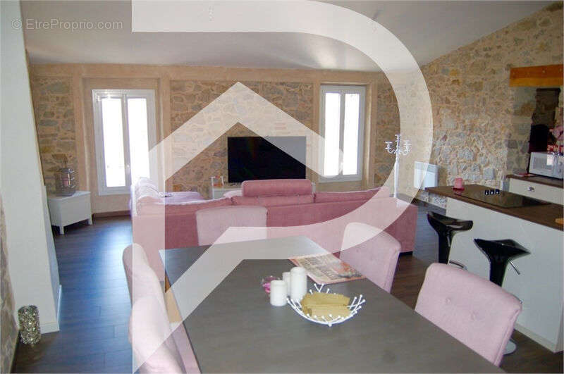 Appartement à ROQUEBRUNE-SUR-ARGENS