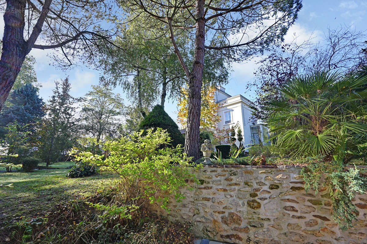 Maison à VILLE-D&#039;AVRAY