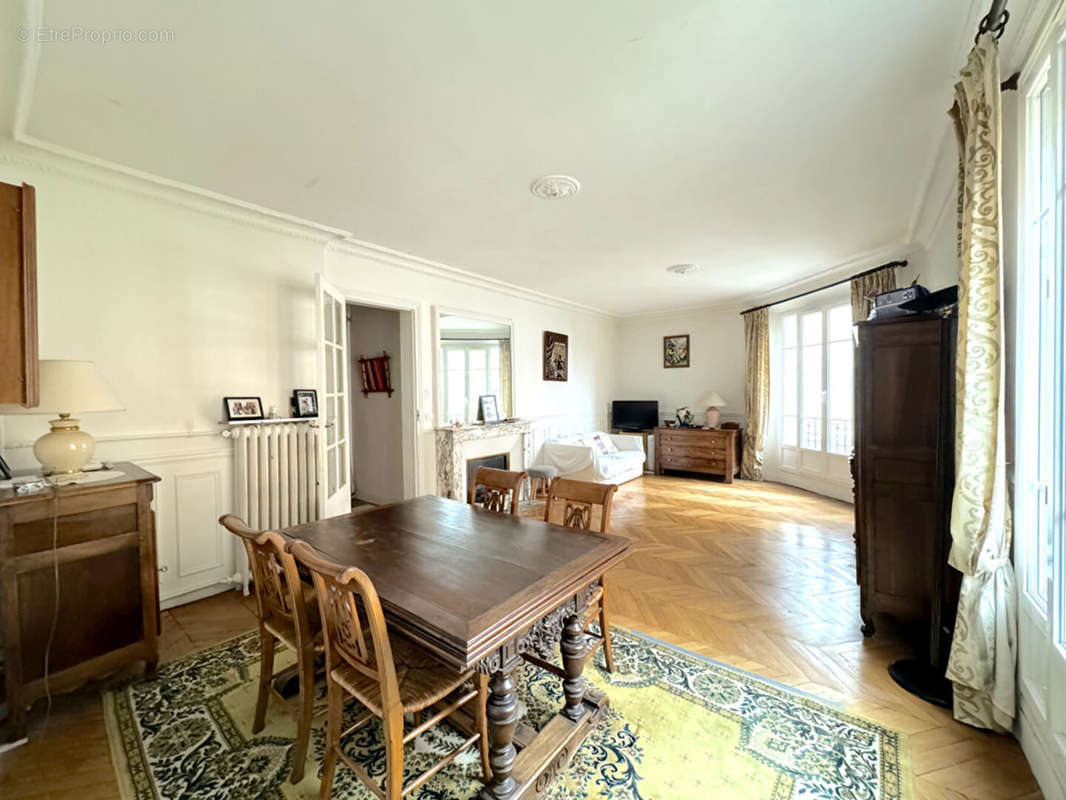 Appartement à COURBEVOIE