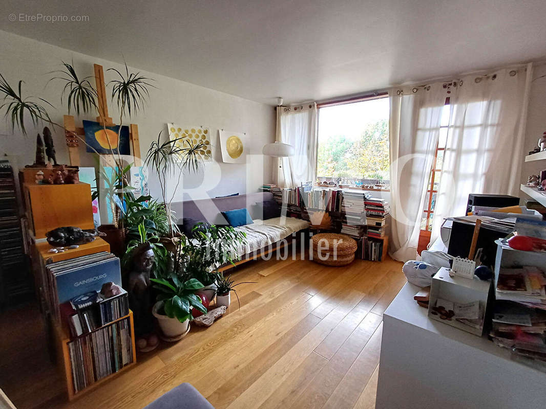 Appartement à FRESNES