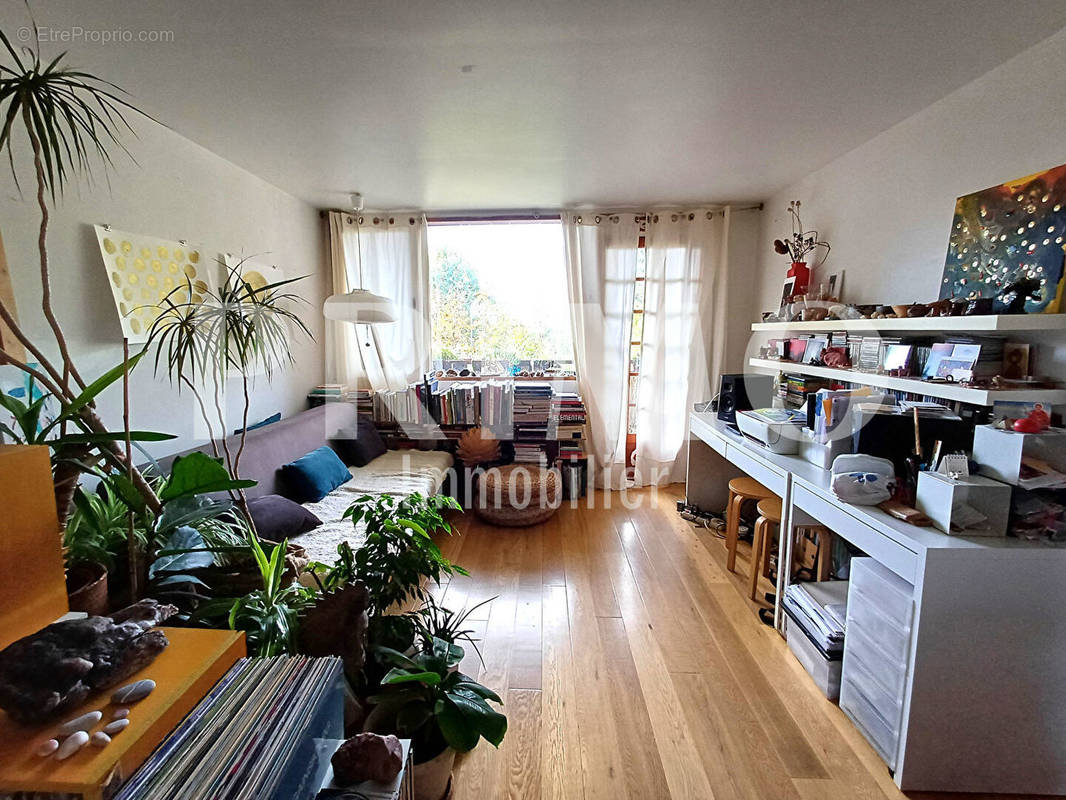 Appartement à FRESNES