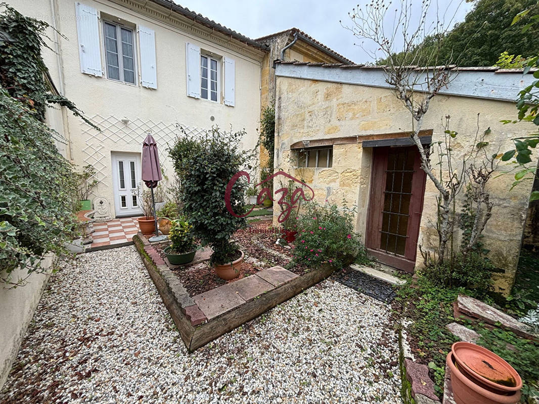 Maison à SAINT-CAPRAIS-DE-BORDEAUX