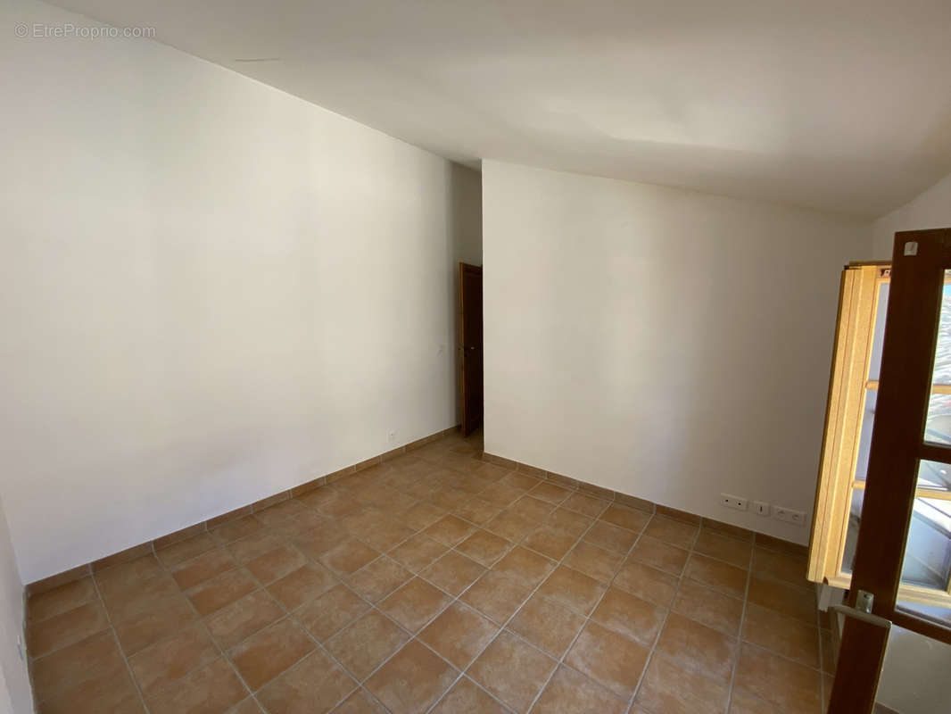 Appartement à REGUSSE