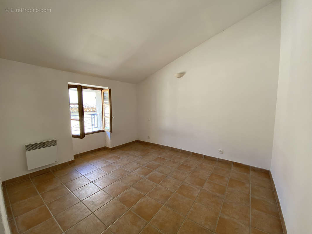 Appartement à REGUSSE