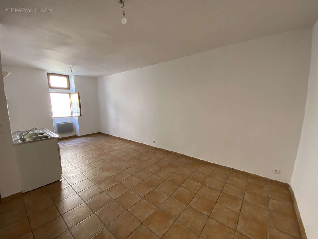 Appartement à REGUSSE