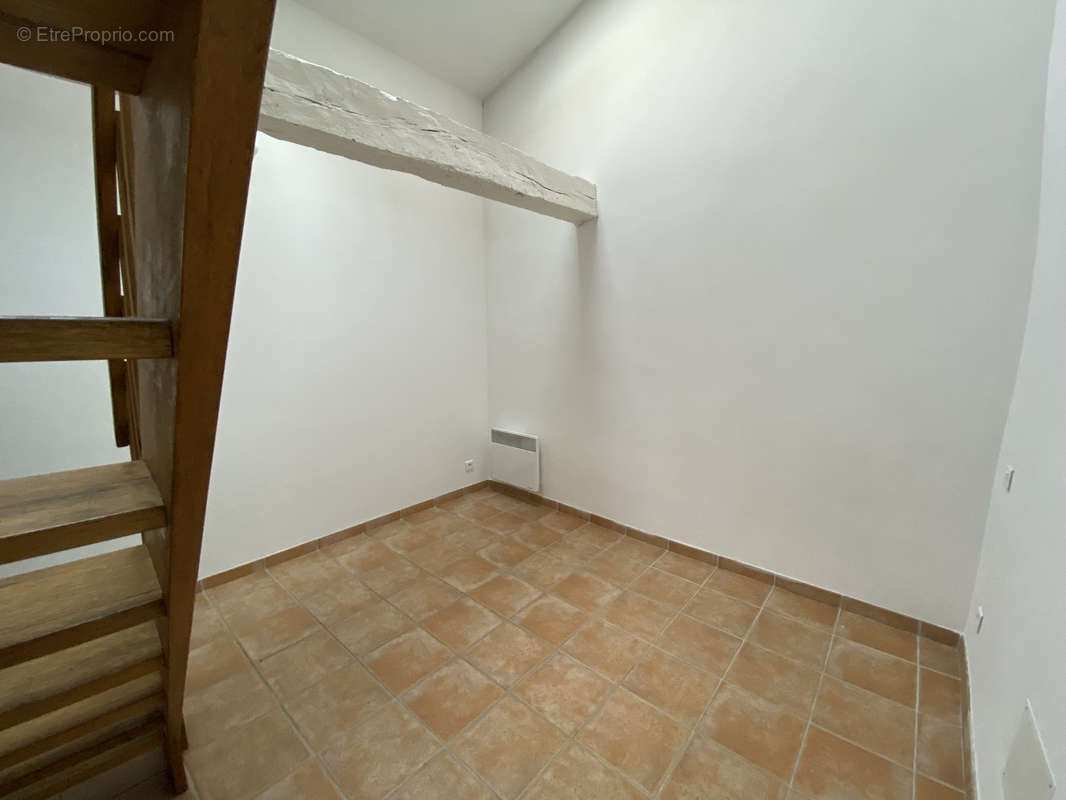 Appartement à REGUSSE