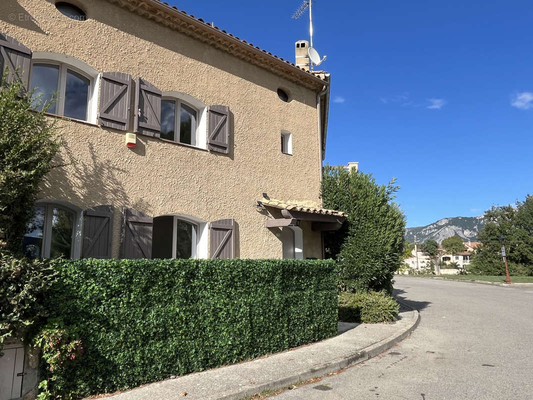 Maison à LES SALLES-SUR-VERDON