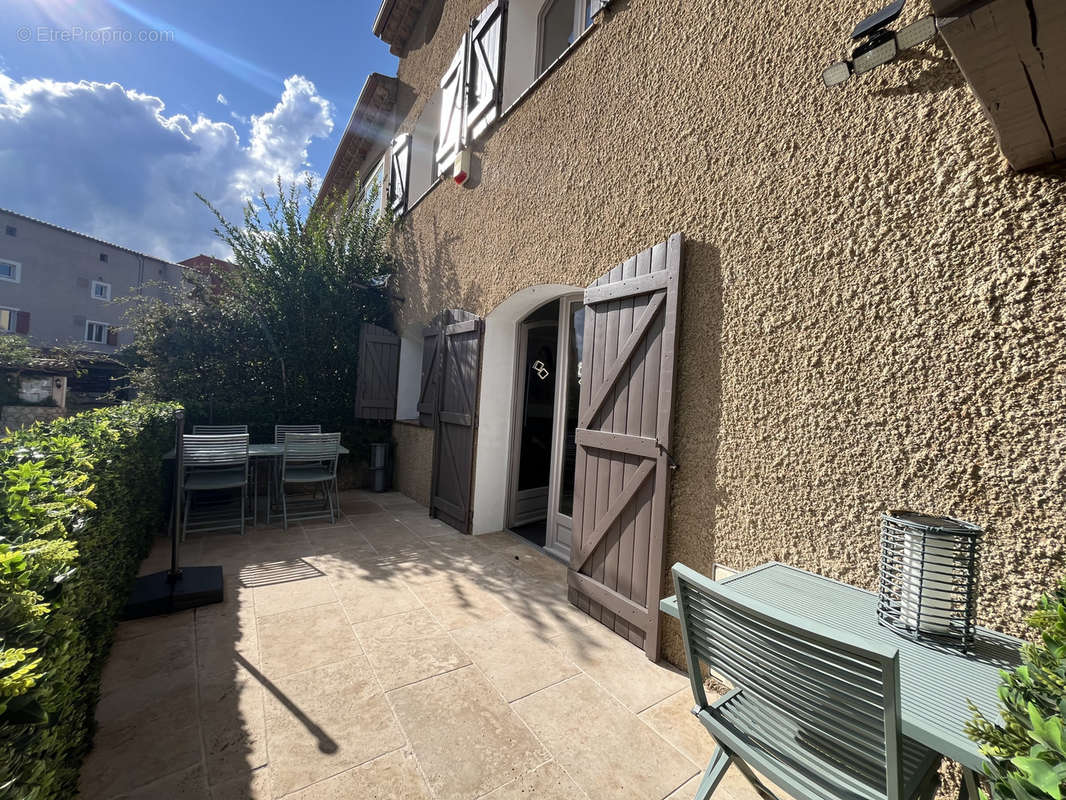 Maison à LES SALLES-SUR-VERDON