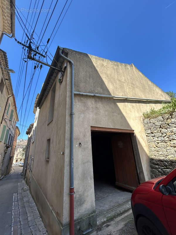 Parking à MONTFORT-SUR-ARGENS