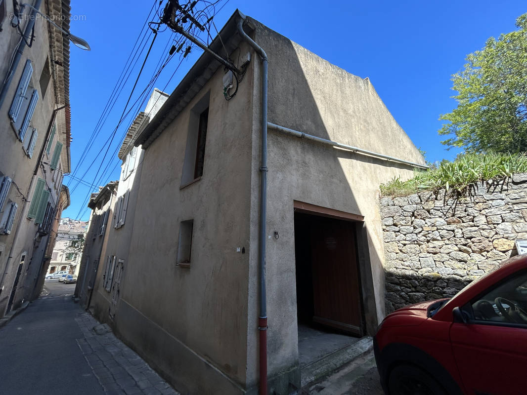 Parking à MONTFORT-SUR-ARGENS