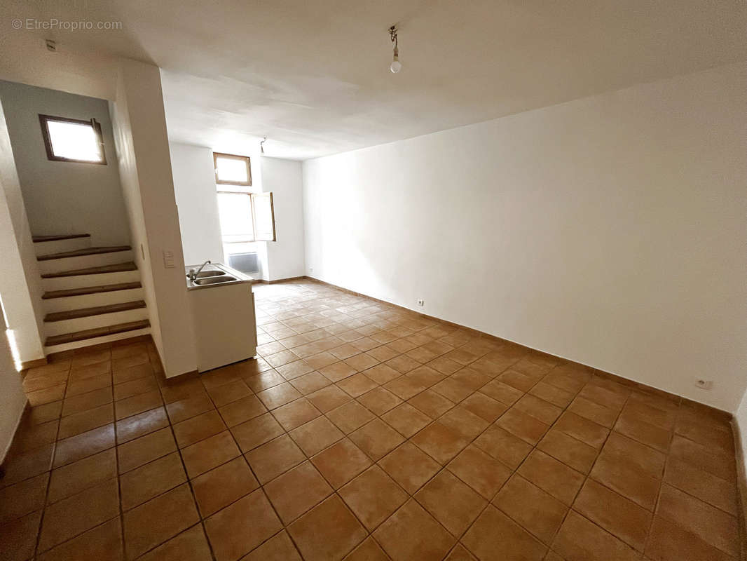 Appartement à REGUSSE