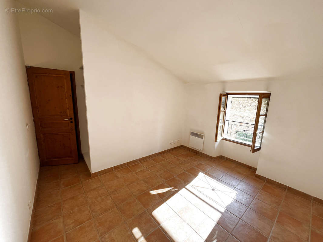 Appartement à REGUSSE