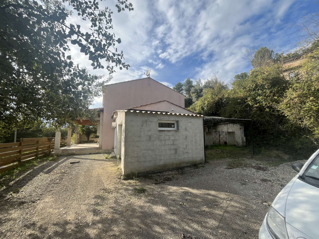 Maison à ARTIGNOSC-SUR-VERDON