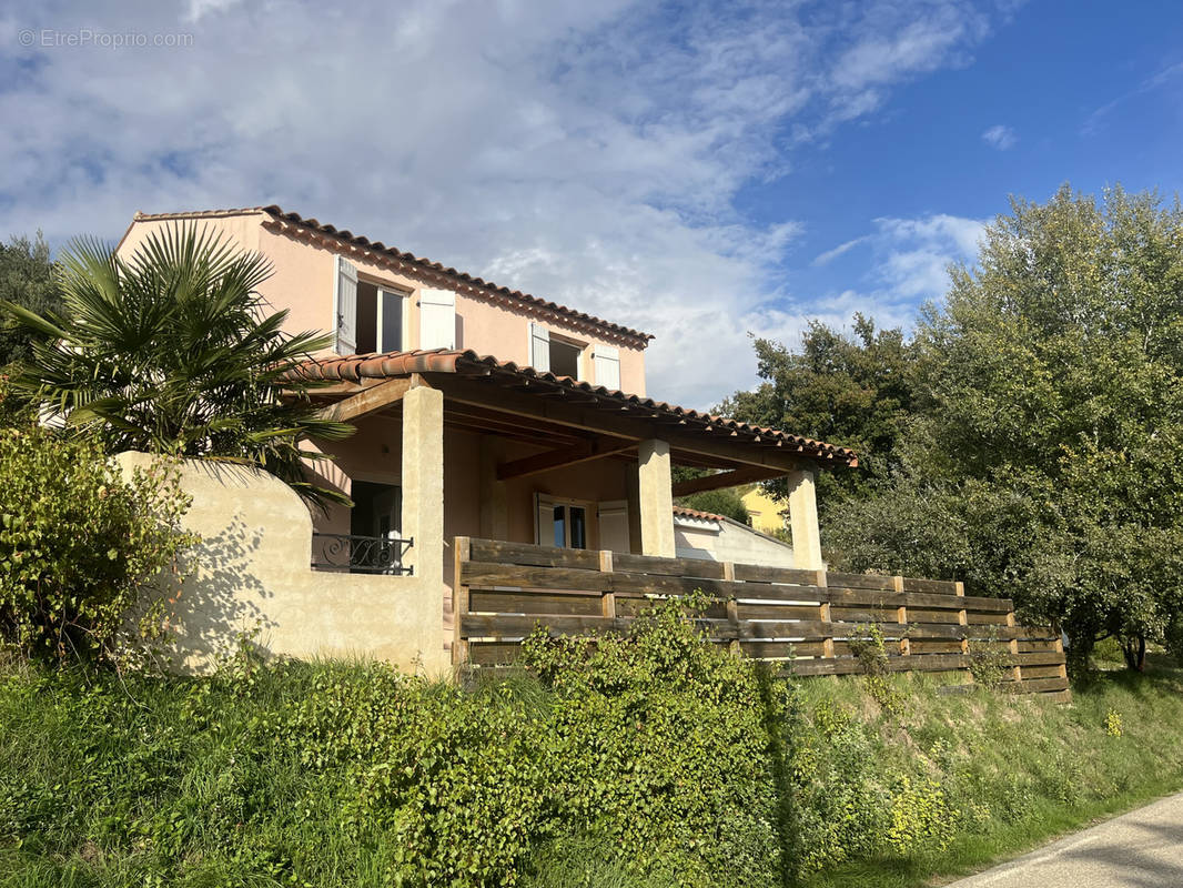 Maison à ARTIGNOSC-SUR-VERDON