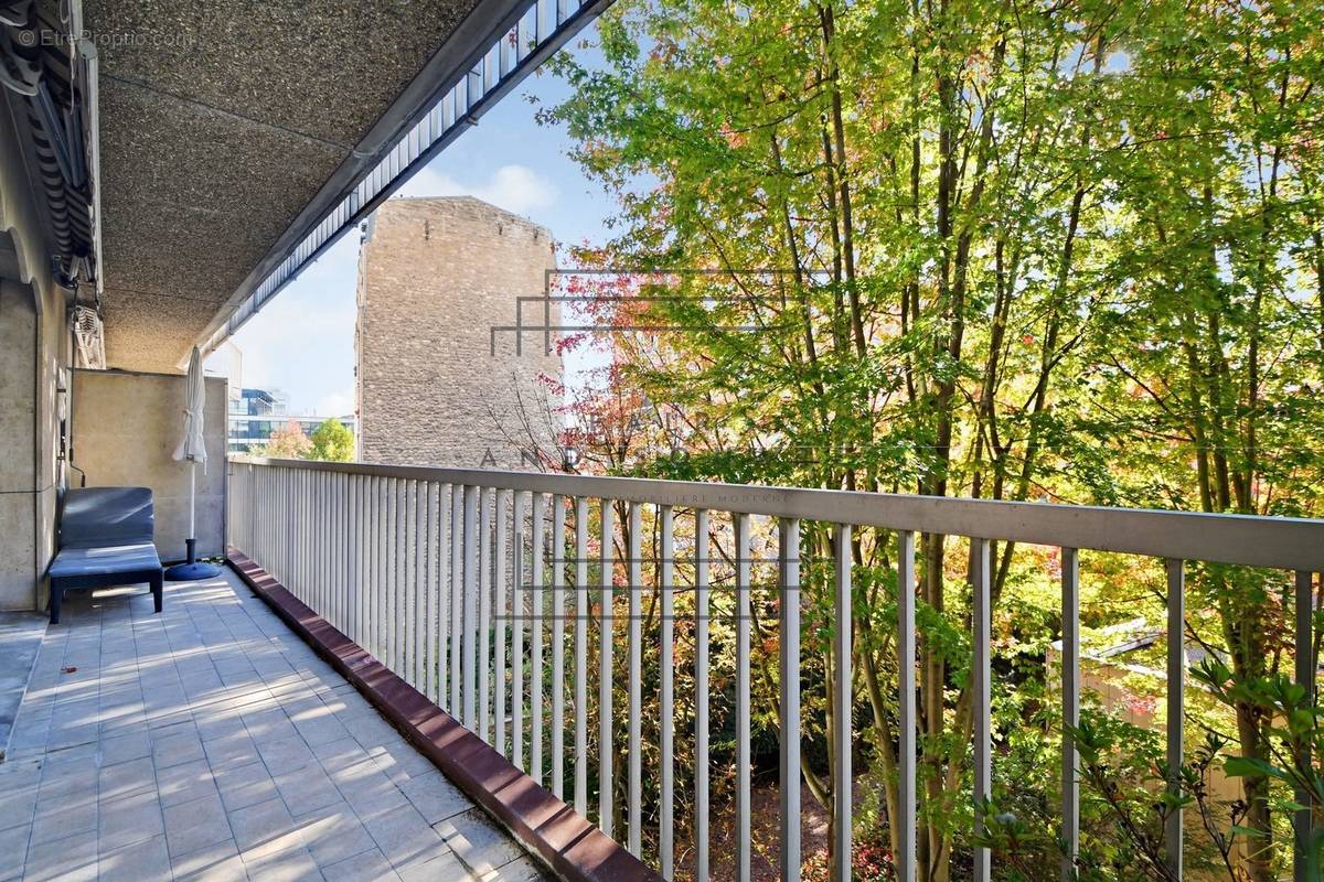 Appartement à NEUILLY-SUR-SEINE