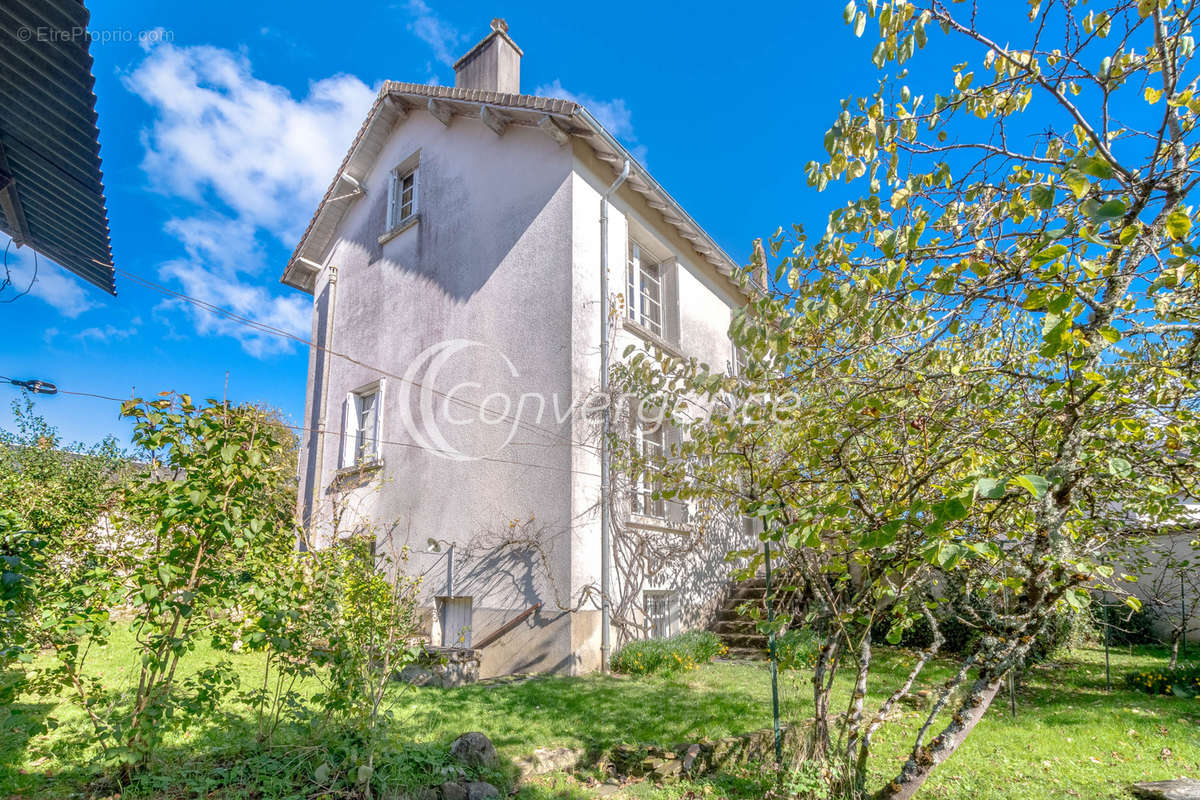 Maison à SAINT-GERMAIN-LES-BELLES