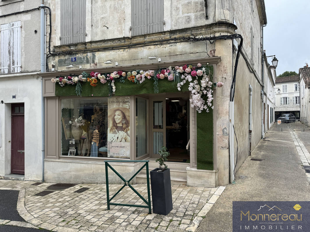 Appartement à BARBEZIEUX-SAINT-HILAIRE