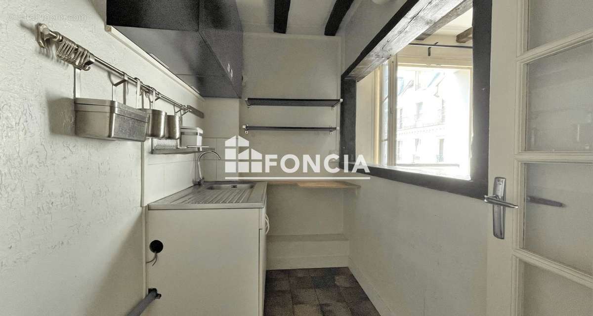 Appartement à PARIS-3E