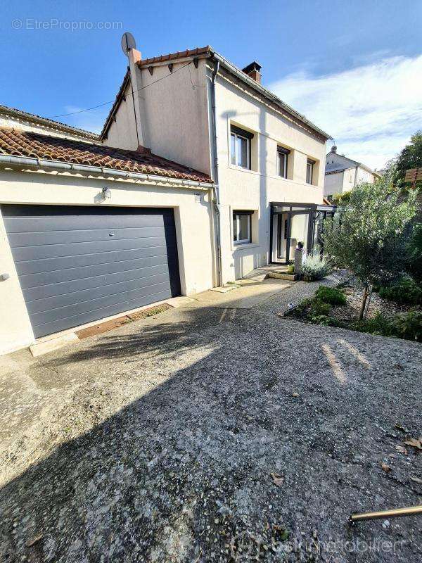 Maison à SAINT-LAURENT-DES-ARBRES