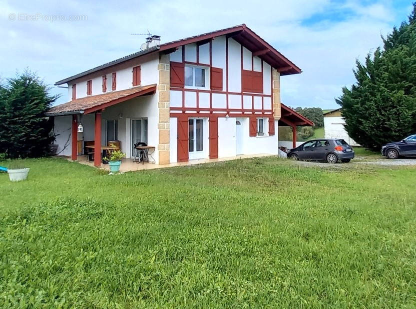 Maison à SAINT-PEE-SUR-NIVELLE