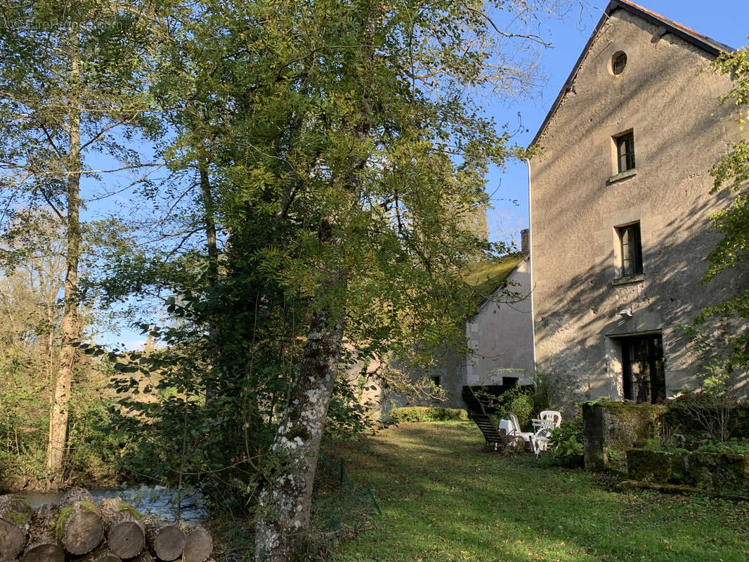 Maison à REUGNY