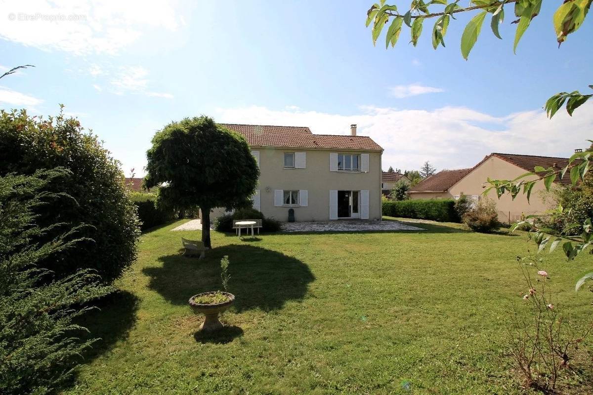 Maison à OZOIR-LA-FERRIERE