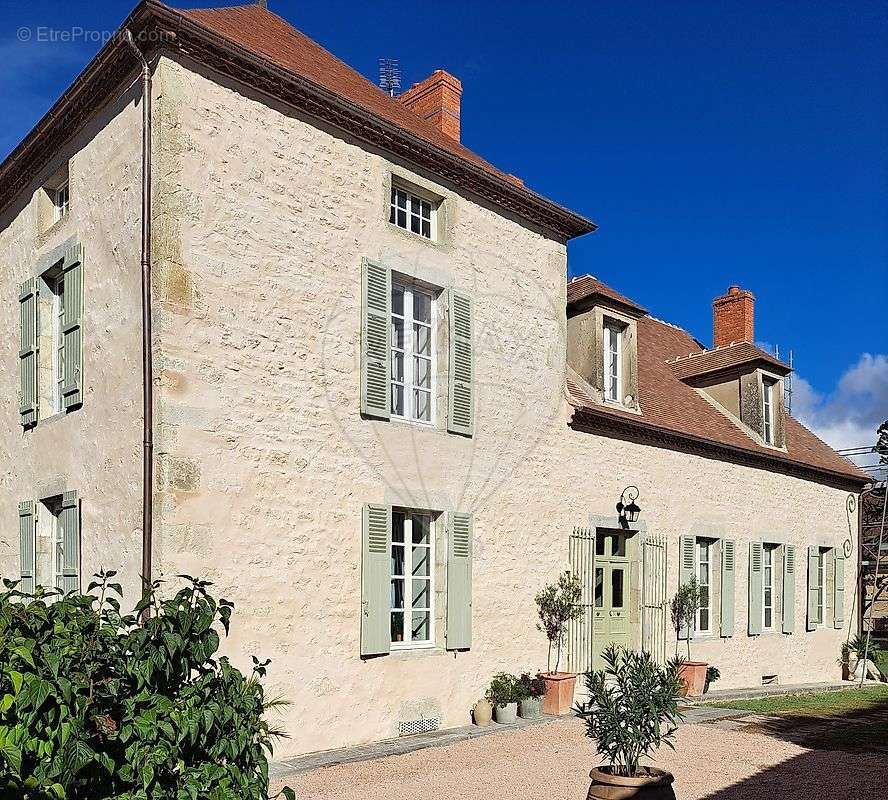 Maison à CHARROUX