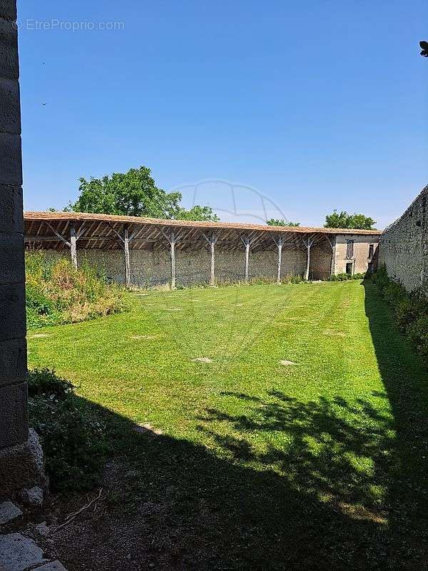 Maison à CHARROUX