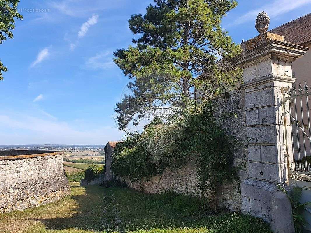 Maison à CHARROUX