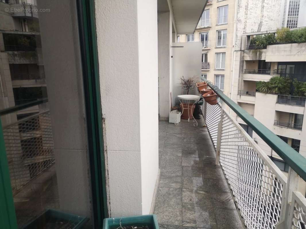 Appartement à PARIS-16E