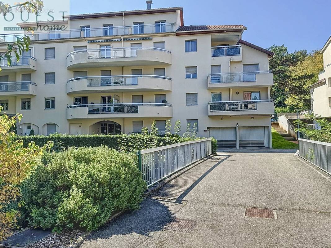 Appartement à CHARBONNIERES-LES-BAINS