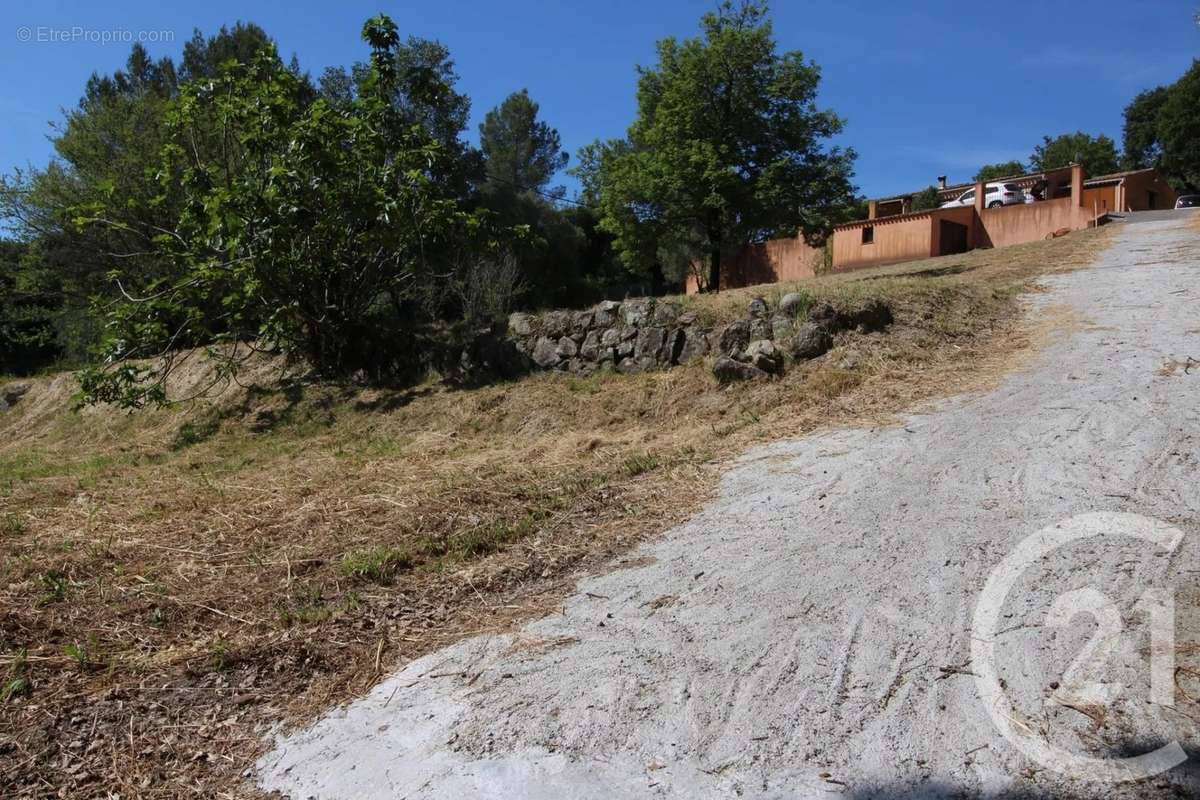 Terrain à BIOT