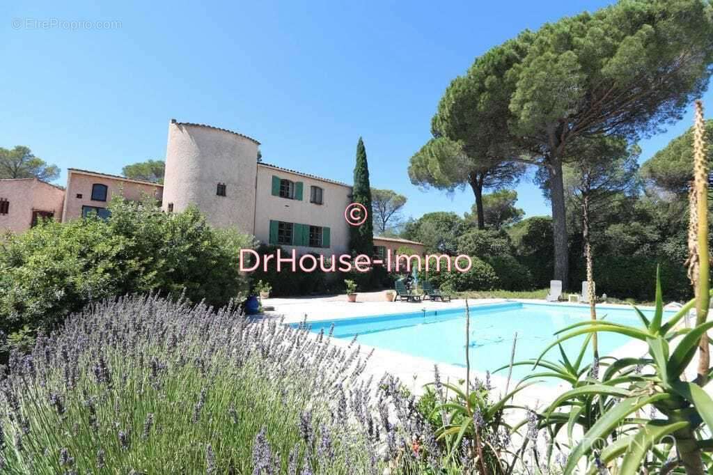 Maison à ROQUEBRUNE-SUR-ARGENS