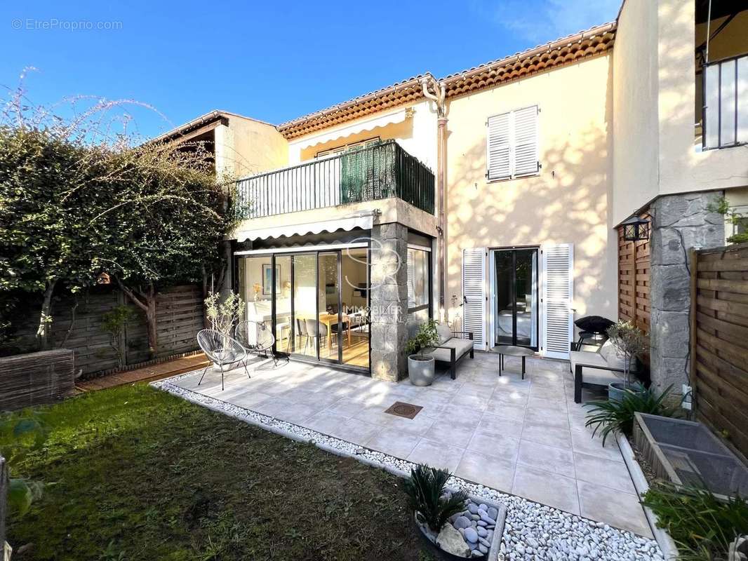 Appartement à VILLENEUVE-LOUBET