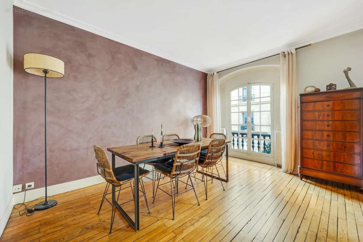 Appartement à NEUILLY-SUR-SEINE