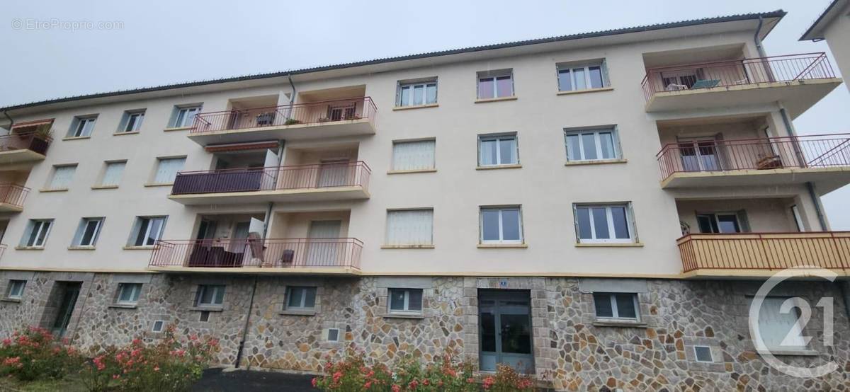 Appartement à VIC-SUR-CERE