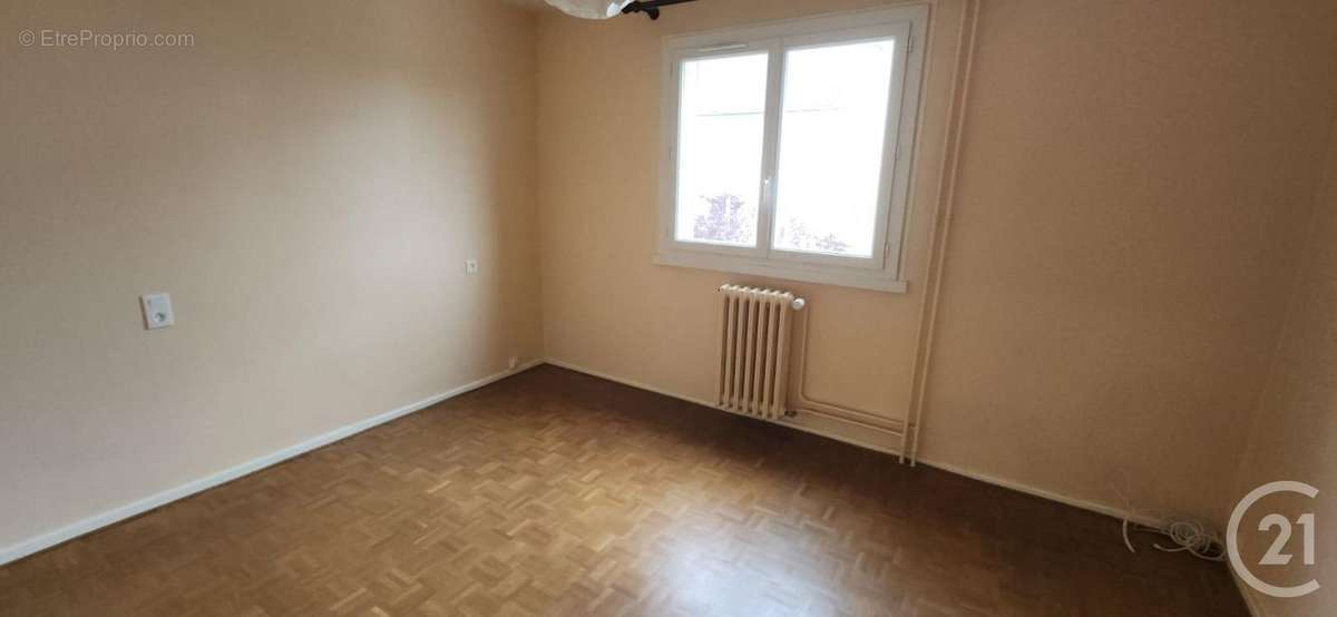 Appartement à VIC-SUR-CERE