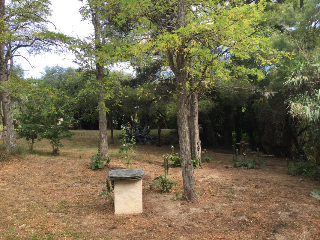 Terrain à CAUMONT-SUR-DURANCE